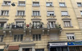 Cool Cat Budapest Apartment